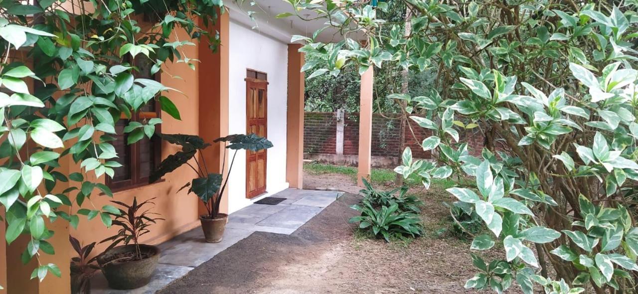 Isai Ambalam Guest House Puducherry Exterior foto