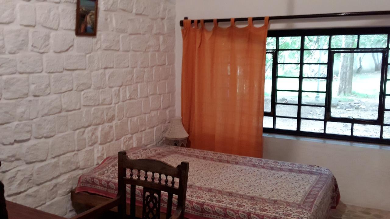 Isai Ambalam Guest House Puducherry Exterior foto
