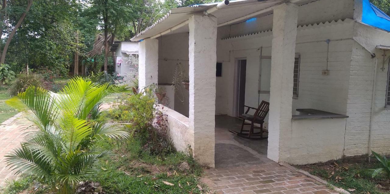 Isai Ambalam Guest House Puducherry Exterior foto